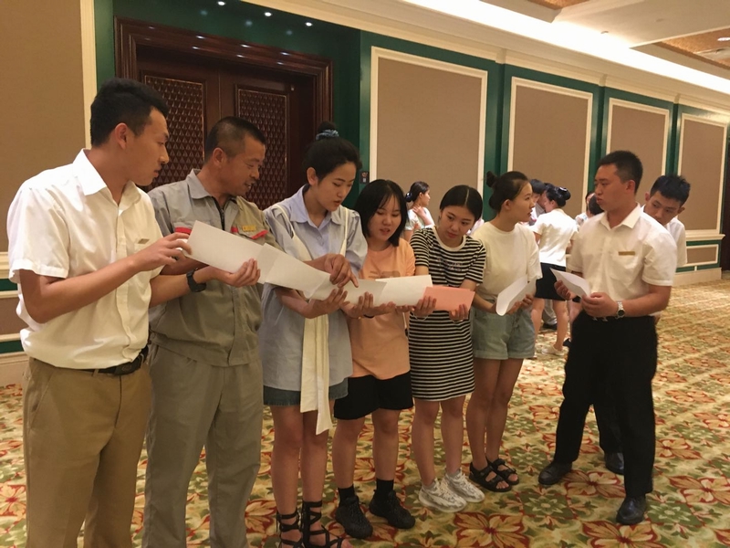 6酒店公司进行新员工入职培训.jpg