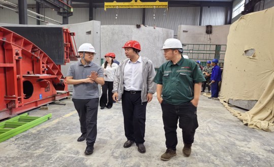 2024年7月5日，市建委初审工作组一行到访装配式总公司实地调查调研_副本.jpg